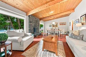 6 Varcourt Place NW, Calgary, Alberta T3A 0G8
