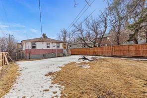 1403 43 Street SW, Calgary, Alberta T3E 0Y4