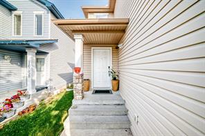 16062 Everstone Road SW, Calgary, Alberta T2Y 4J7