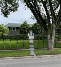 4928 40 Avenue NW, Calgary, Alberta T3A 0X2