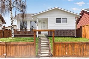 128 Castledale Crescent NE, Calgary, Alberta T3J 1X4