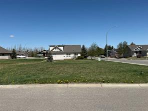 1101 Whispering Greens Bay, Vulcan, Alberta T0L 2B0
