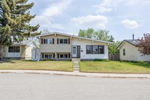 452 Manora Way NE, Calgary, Alberta T2A 4R4