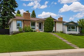 120 Silverthorn Way NW, Calgary, Alberta T3B 4K3