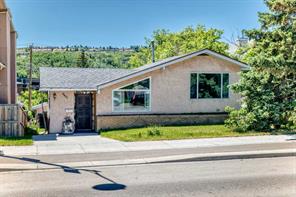 4407 Bowness Road NW, Calgary, Alberta T3B 0A7