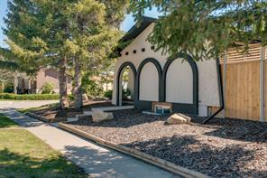 10704 Oakfield Drive SW, Calgary, Alberta T2W 2C9