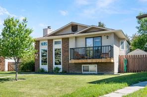 24 Cedardale Rise SW, Calgary, Alberta T2W 3Y5