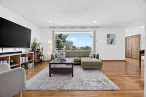 7035 Huntercrest Road NW, Calgary, Alberta T2K 4J9