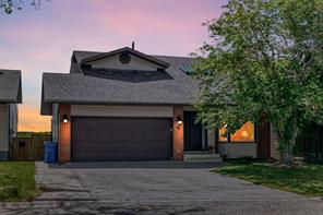 15 Hawkcliff Way NW, Calgary, Alberta T3G 2R8
