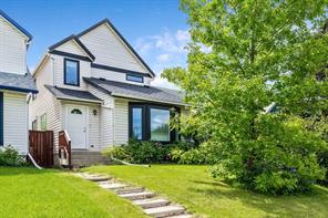 15 Woodmont Green SW, Calgary, Alberta T2W 4Z3
