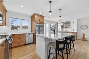 8927 48 Avenue NW, Calgary, Alberta T3B 2B5