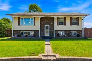1016 Pensdale Crescent SE, Calgary, Alberta T2A 2G1