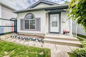 57 San Diego Way NE, Calgary, Alberta T1Y 7A5
