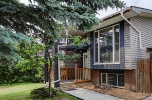 128 Pineland Place NE, Calgary, Alberta T1Y3K2