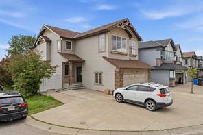 290 Valleyview Court SE, Calgary, Alberta T2B 0K7