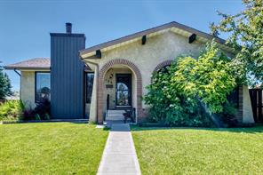 108 Falconridge Close NE, Calgary, Alberta T3J 1A7