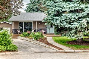 520 Oakwood Place SW, Calgary, Alberta T2V 0K3