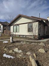 195 Shawglen Road SW, Calgary, Alberta T2Y 1Y2