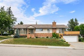 40 Thornlee Crescent NW, Calgary, Alberta T2K 2W3