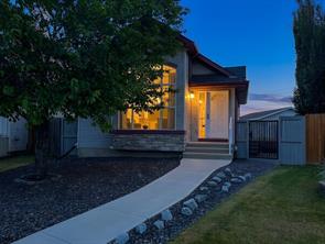 79 Cranberry Square SE, Calgary, Alberta T3M 1J5