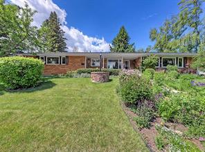 230 Oakwood Place SW, Calgary, Alberta T2V 3Y6