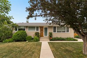 27 Gateway Drive SW, Calgary, Alberta T3E 4J8