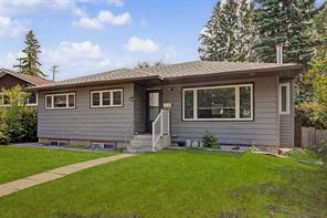 18 Collingwood Place NW, Calgary, Alberta T2L 0P9