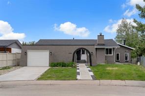 2930 Oakmoor Crescent SW, Calgary, Alberta T2V 3Z7