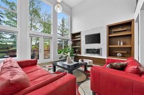 168 Posthill Drive SW, Calgary, Alberta T3H 0J1