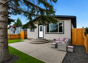 896 Rundlecairn Way NE, Calgary, Alberta T1Y 2R7