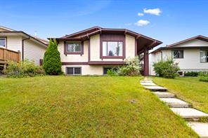 224 Berwick Way NW, Calgary, Alberta T3K1C1