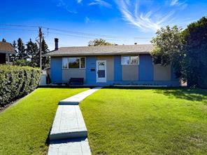 42 Harrow Place SW, Calgary, Alberta T2V 3A9