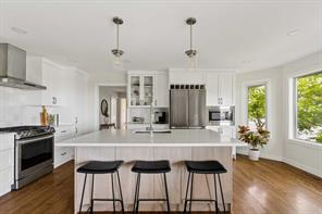 5 Sienna Hills Court SW, Calgary, Alberta T3H 2W3