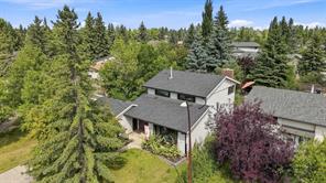 267 Brookgreen Drive SW, Calgary, Alberta T2W 2W4