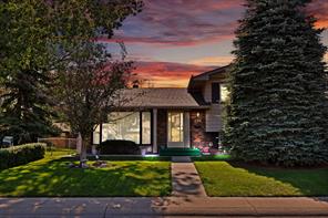 256 Parkwood Close SE, Calgary, Alberta T2J 3V9