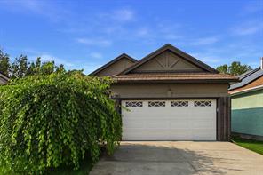 208 Harvest Lake Green NE, Calgary, Alberta T3K 4K9