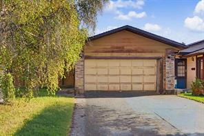 32 Deersaxon Circle SE, Calgary, Alberta T2J 6R5