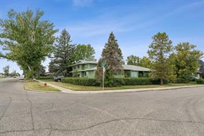 5015 15 Street SW, Calgary, Alberta T2T 4B7