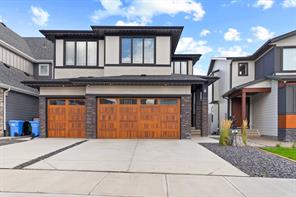 28 Royston Way NW, Calgary, Alberta T3L 0H9