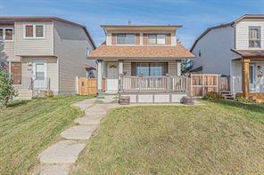 136 Castleridge Drive NE, Calgary, Alberta T3J 1Y8